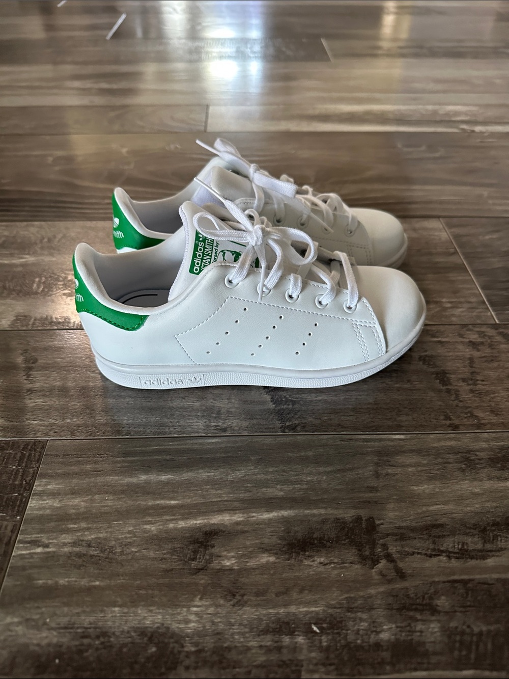 Adidas youth Stan Smith shoes